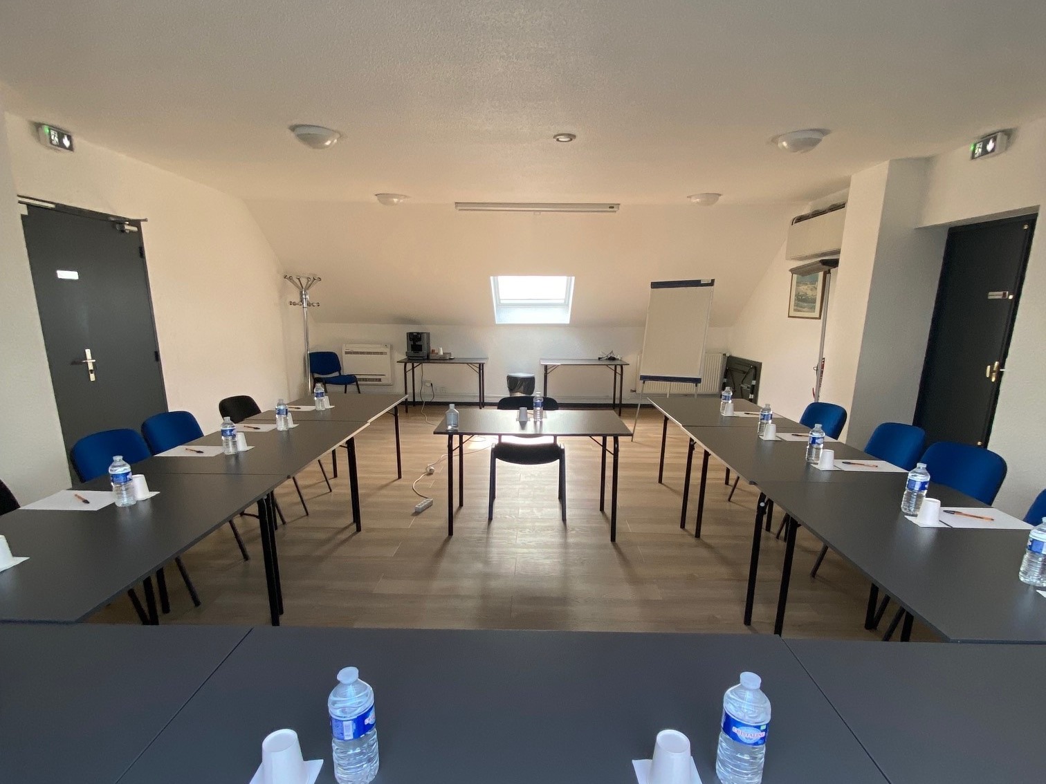 Meeting room at Cris Hôtel
