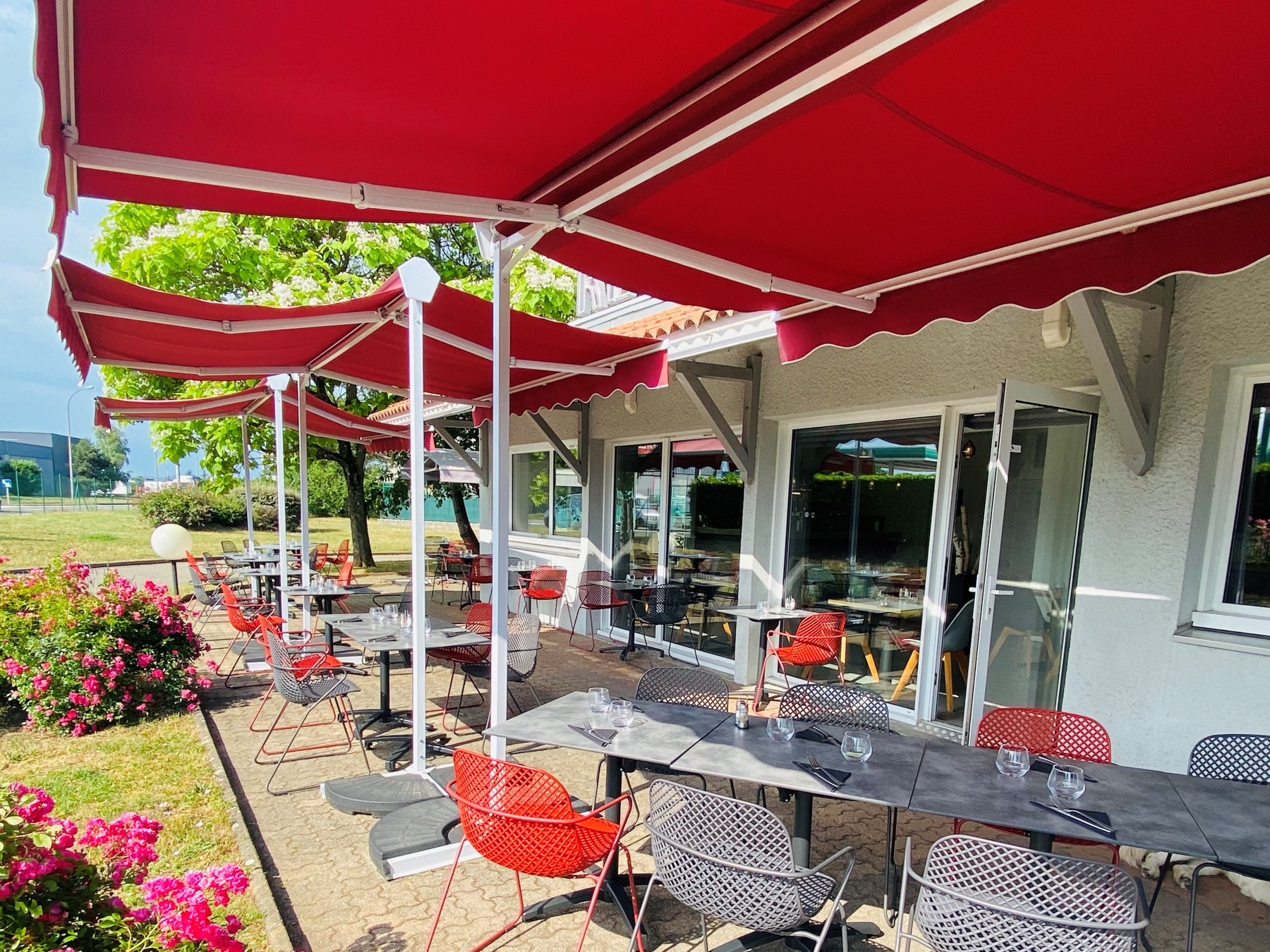 Terrasse ombragée du Cris Hôtel